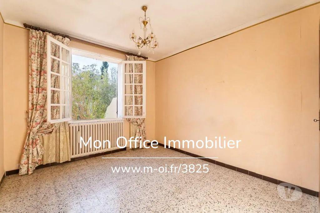 Vente Maison Bouches-du-Rhône Le Tholonet - 13100 - Photos Vivastreet (4765-ETH) Référence : 4765-ETH - Maison - T7 - 147m2 - À...