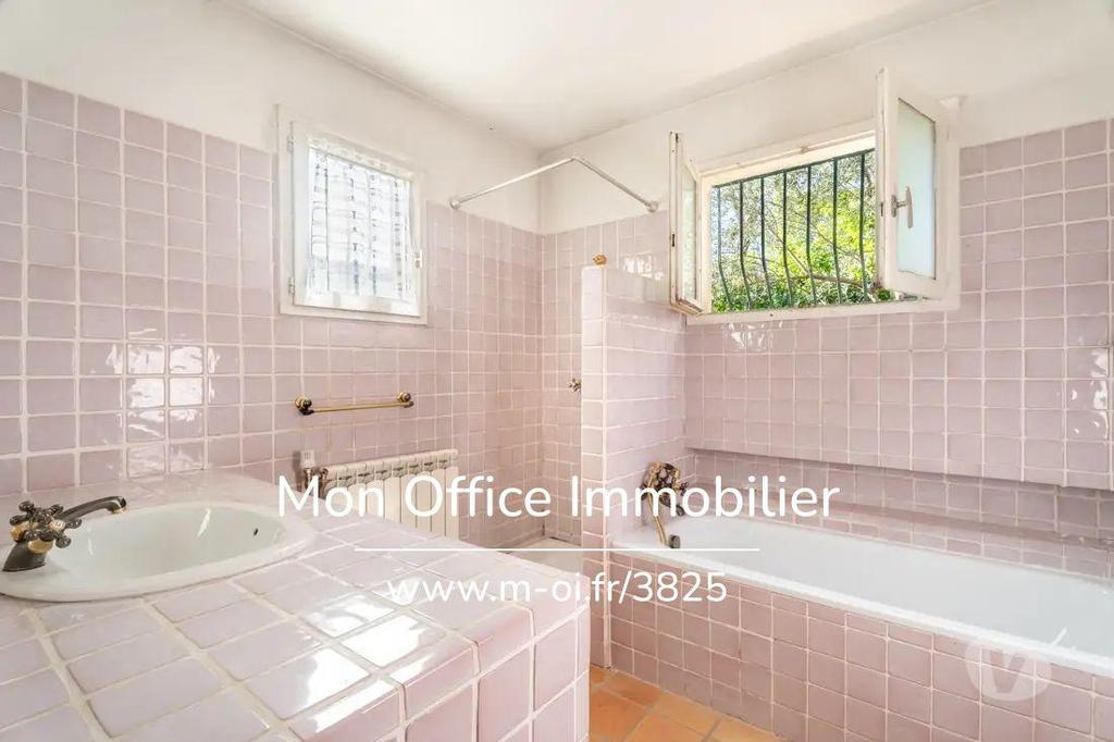 Vente Maison Bouches-du-Rhône Le Tholonet - 13100 - Photos Vivastreet (4765-ETH) Référence : 4765-ETH - Maison - T7 - 147m2 - À...