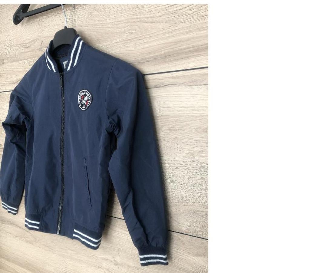 Vêtements occasion Nord Wasquehal - 59290 - Photos Vivastreet Manteau garçon taille 8 ans