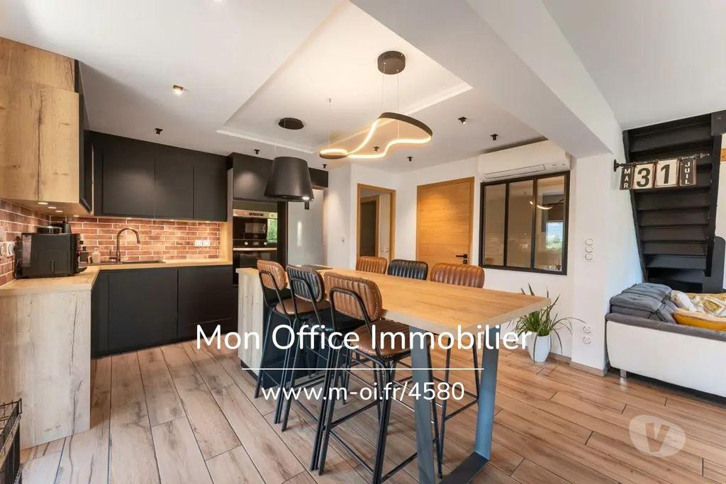 Vente Maison Hautes-Alpes Embrun - 05200 - Photos Vivastreet (4593-MBE) Référence : 4593-MBE - Maison de 3 appartements et...