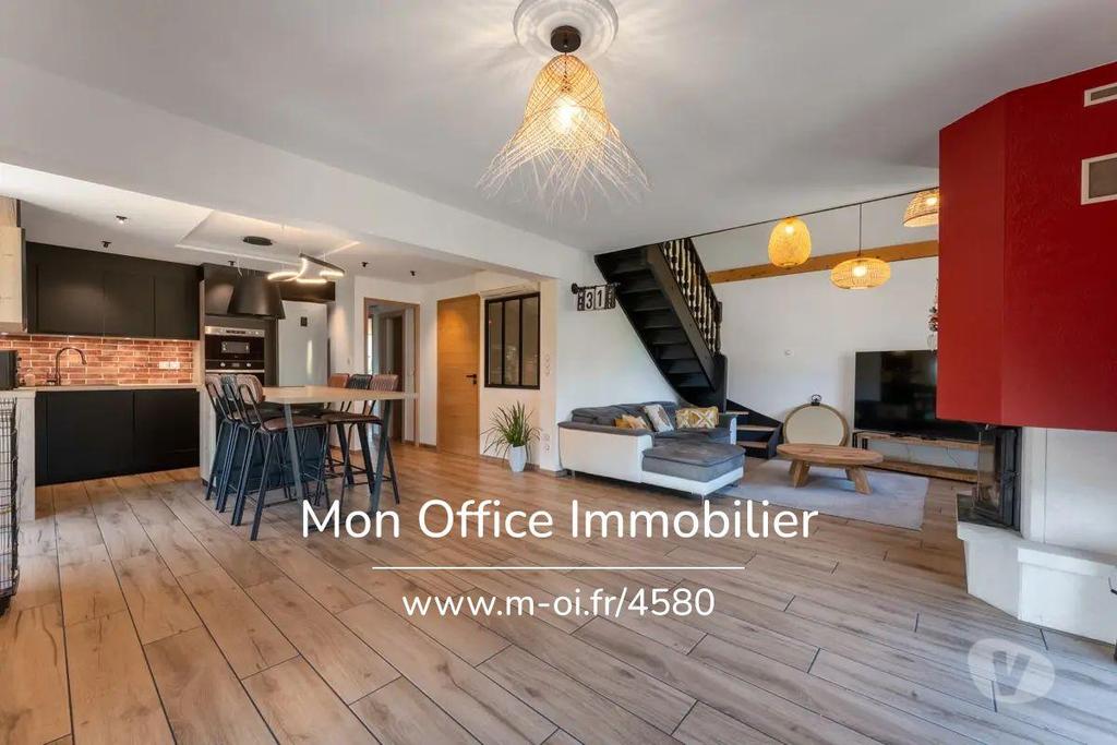 Vente Maison Hautes-Alpes Embrun - 05200 - Photos Vivastreet (4593-MBE) Référence : 4593-MBE - Maison de 3 appartements et...