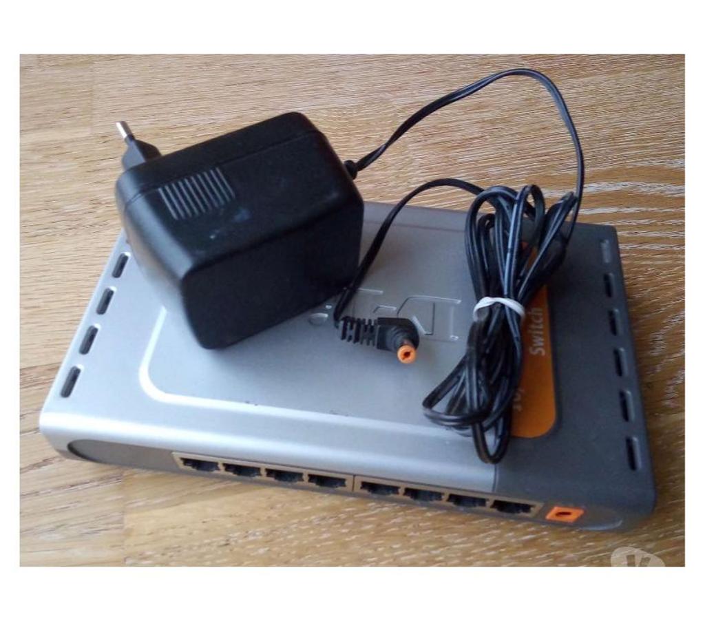 Informatique Maine-et-Loire Angers - Photos Vivastreet Donne Switch D-LINK 8 ports Fast Ethernet 10100