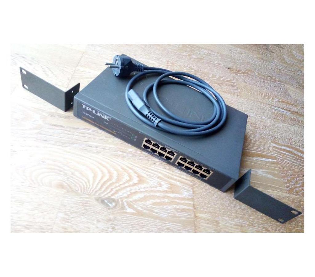 Informatique Maine-et-Loire Angers - Photos Vivastreet Switch TP-LINK 16 ports Fast Ethernet 10100Switch