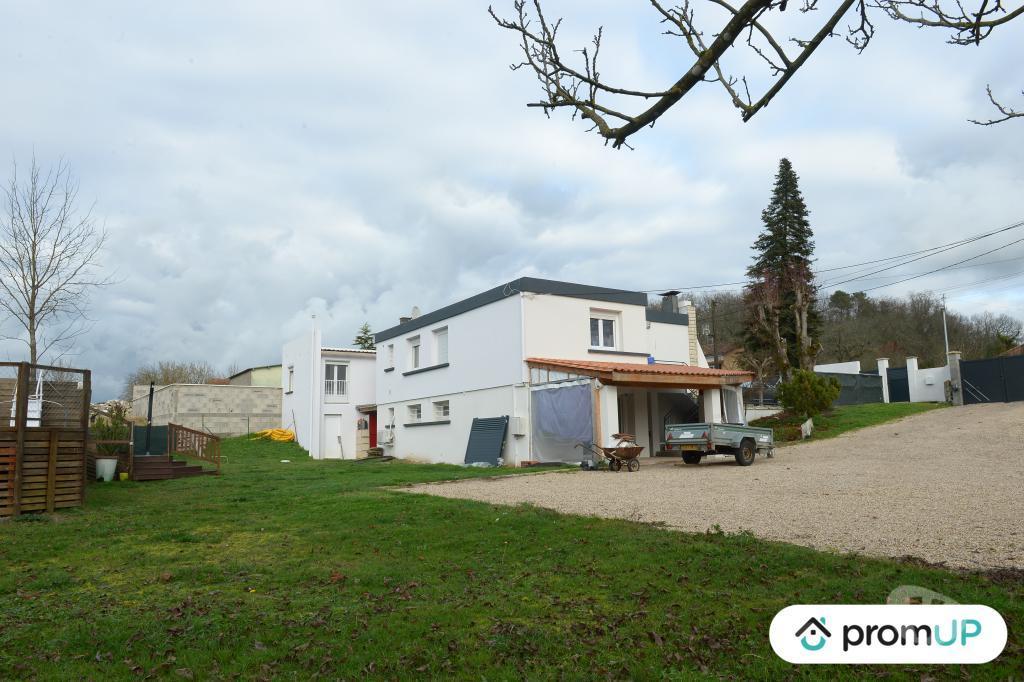 Vente Maison Charente St Avit - 16210 - Photos Vivastreet (V5105) Grande maison familiale de 224 m² avec piscine