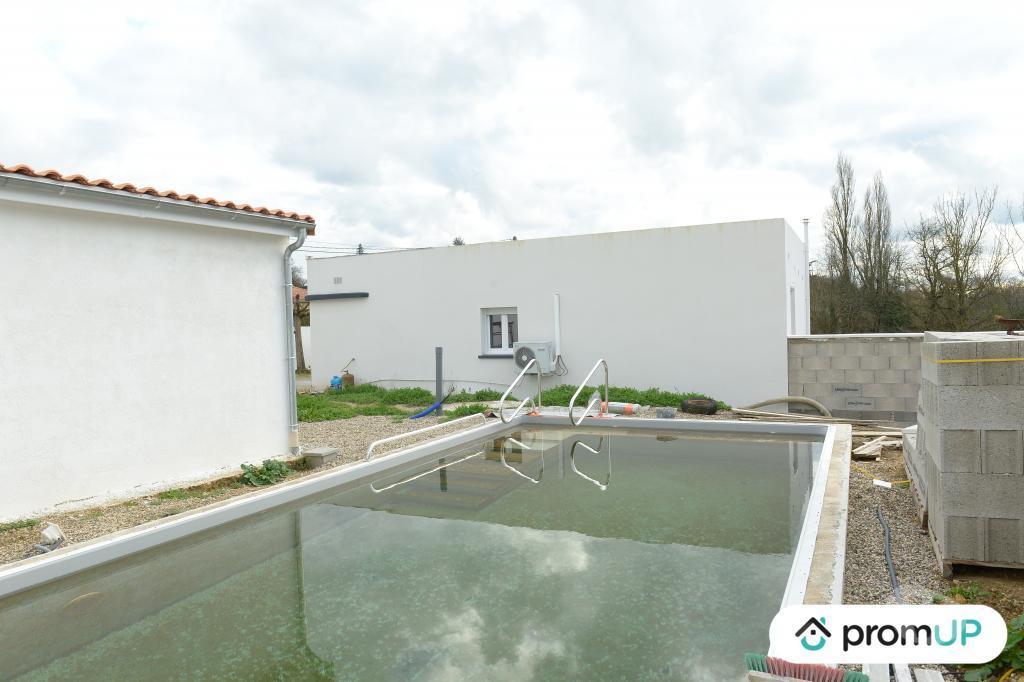 Vente Maison Charente St Avit - 16210 - Photos Vivastreet (V5105) Grande maison familiale de 224 m² avec piscine