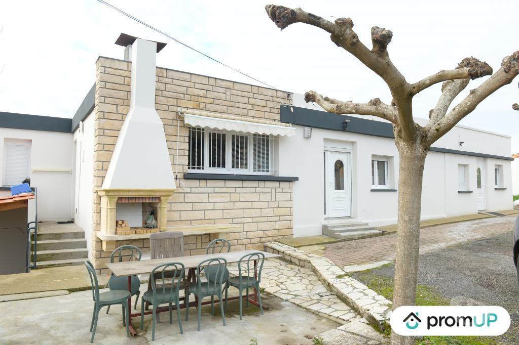 Vente Maison Charente St Avit - 16210 - Photos Vivastreet (V5105) Grande maison familiale de 224 m² avec piscine