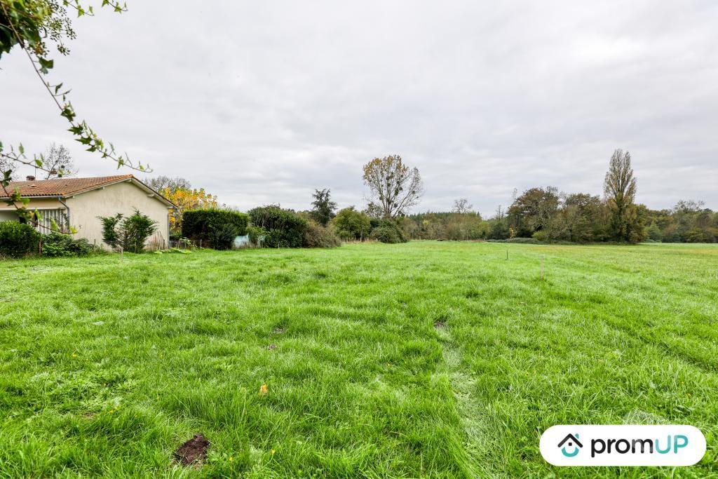 Terrain à vendre Charente-Maritime Chepniers - 17210 - Photos Vivastreet (V6907) Terrains de 3600 m2 à CHEPNIERS
