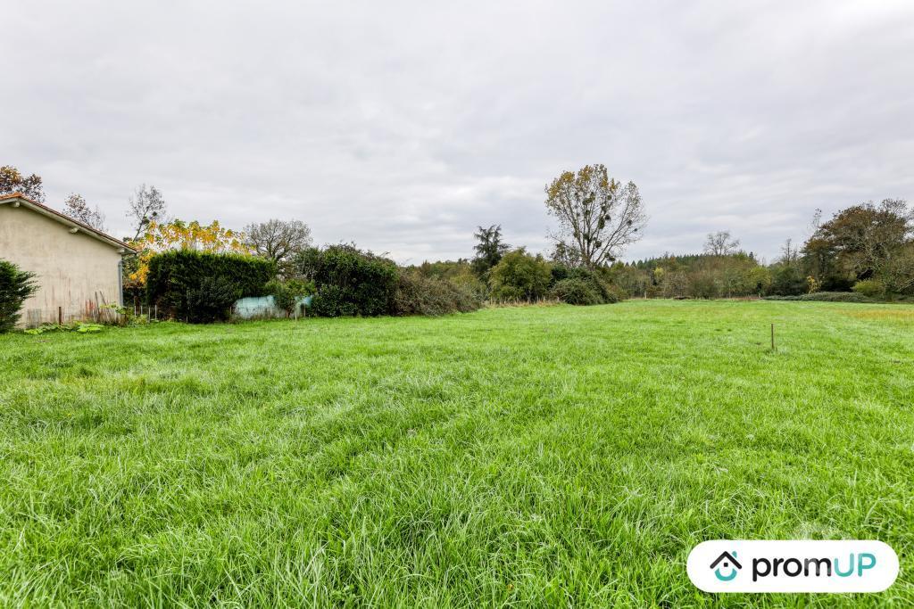 Terrain à vendre Charente-Maritime Chepniers - 17210 - Photos Vivastreet (V6907) Terrains de 3600 m2 à CHEPNIERS