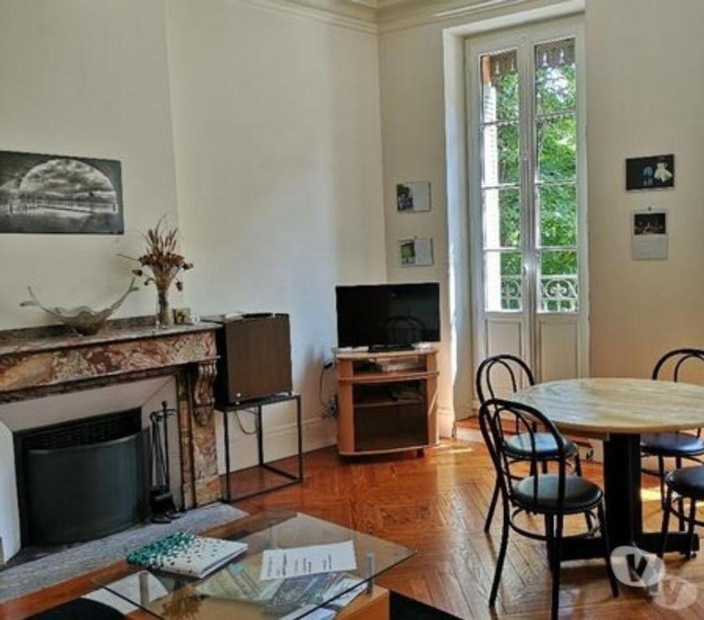 location saisonniere Haute-Garonne Toulouse - Photos Vivastreet T2 PLEIN CENTRE HISTORIQUE BELLE VUE SUR PLACE SAINT-GEORGES
