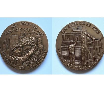 Collections Lyon Lyon - Photos Vivastreet Médaille tissage de soie Révolte d Canuts 1831 LYON 1834
