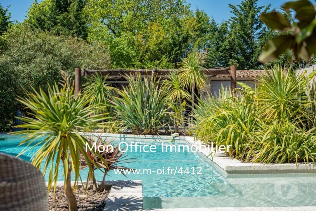 Vente Maison Bouches-du-Rhône Aix en Provence - Photos Vivastreet (4412-AUS) Référence : 4412-AUS - Villa de plain pied 320m² -...