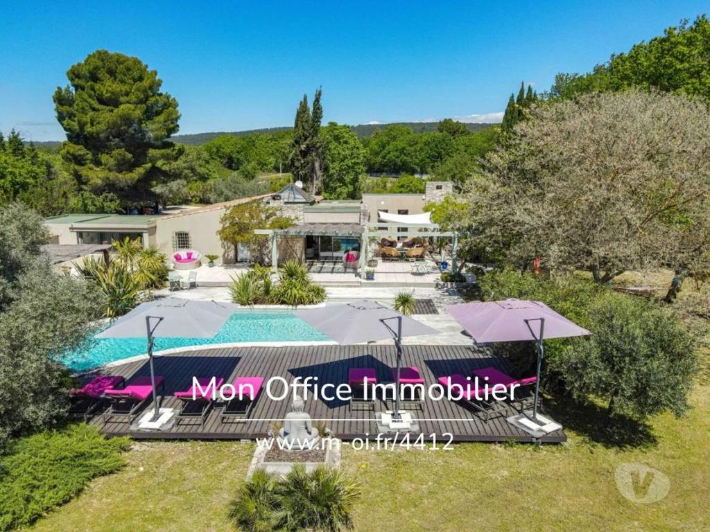 Vente Maison Bouches-du-Rhône Aix en Provence - Photos Vivastreet (4412-AUS) Référence : 4412-AUS - Villa de plain pied 320m² -...