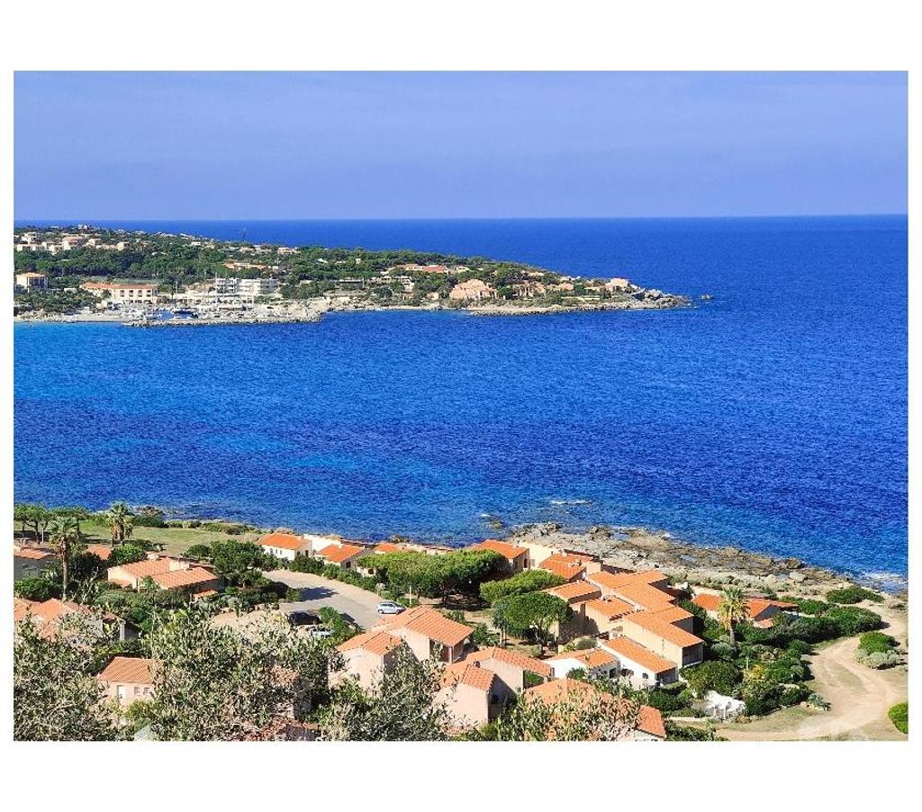 Appartements à vendre Haute-Corse Lumio - 20260 - Photos Vivastreet APPARTEMENT 2 PIECES 43 m2 VUE MER, TERRASSE 17 M2, PARKING