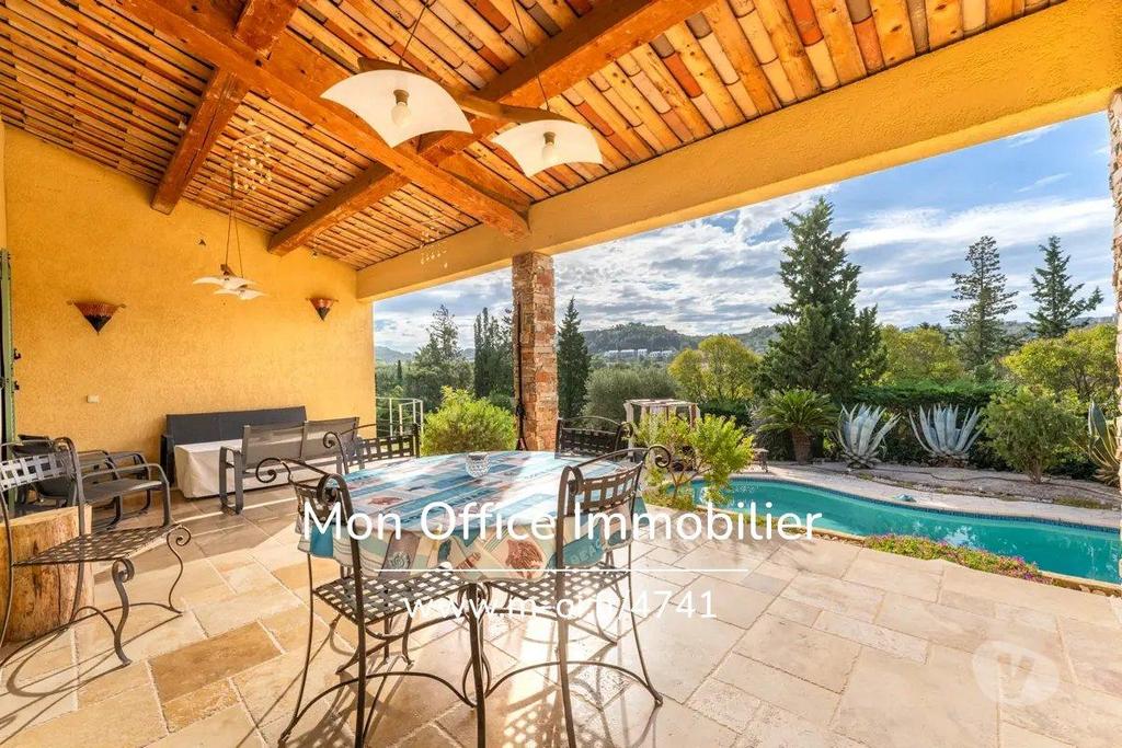 Vente Maison Var St Raphael - 83700 - Photos Vivastreet (4741-SIC) Référence : 4741-SIC - Maison vue dégagée St Raphaël