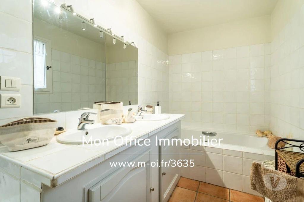 Vente Maison Var St Raphael - 83700 - Photos Vivastreet (4771-SIC) Référence : 4771-SIC - Sous compromis!! Un bijou à...