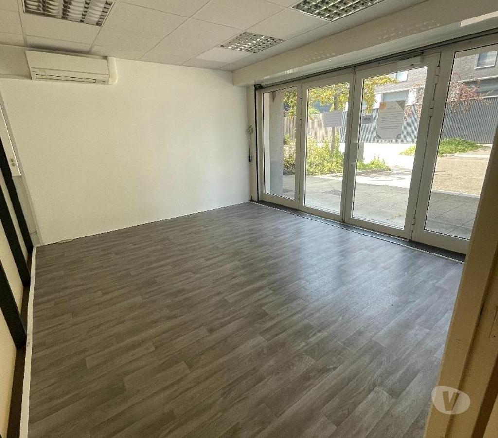 bureaux locaux Isère Grenoble - Photos Vivastreet Bureau avec Vitrine