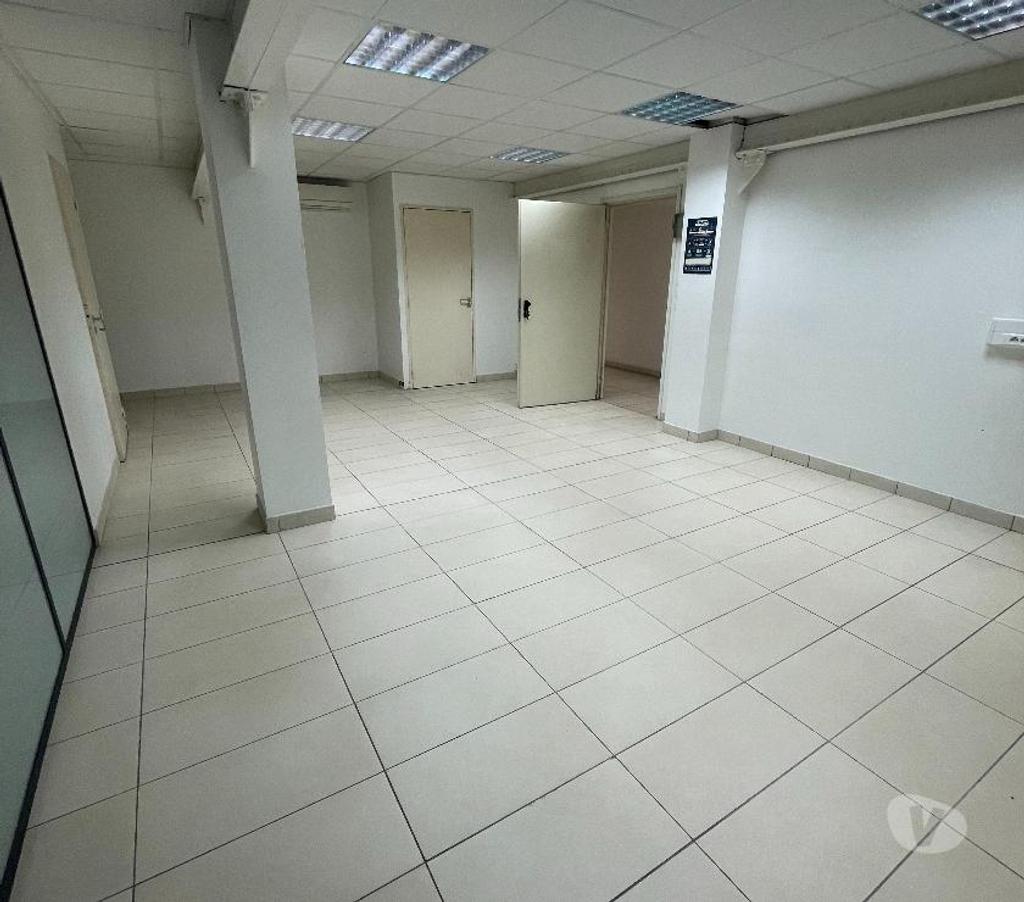 bureaux locaux Isère Grenoble - Photos Vivastreet Bureau avec Vitrine