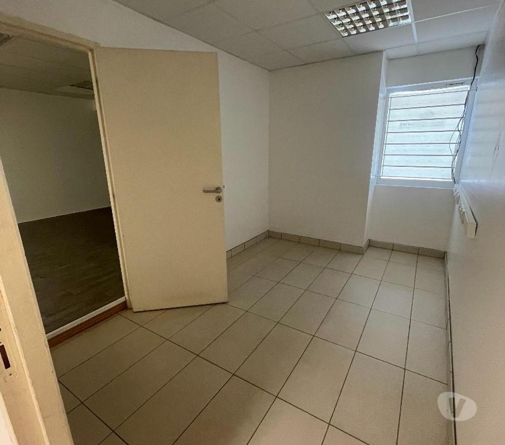 bureaux locaux Isère Grenoble - Photos Vivastreet Bureau avec Vitrine