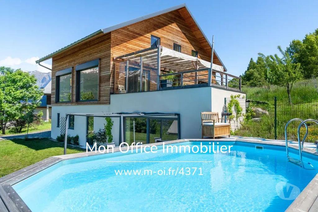 Vente Maison Hautes-Alpes St Andre d'Embrun - 05200 - Photos Vivastreet (4371-BAU) Référence : 4371-BAU - Chalet T6 et Appartement...