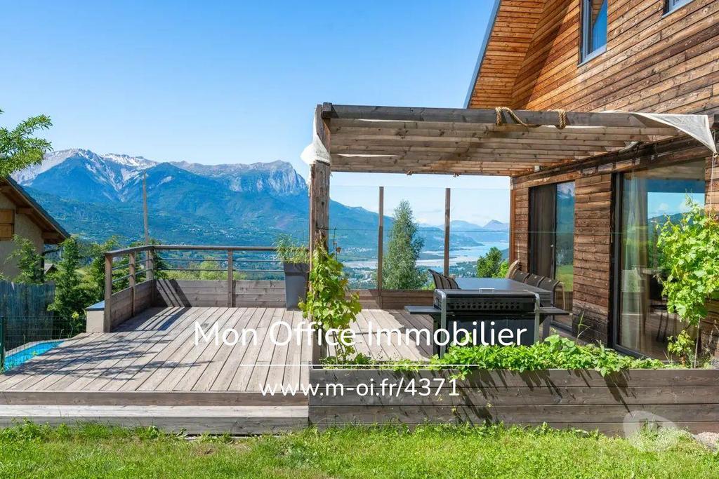 Vente Maison Hautes-Alpes St Andre d'Embrun - 05200 - Photos Vivastreet (4371-BAU) Référence : 4371-BAU - Chalet T6 et Appartement...
