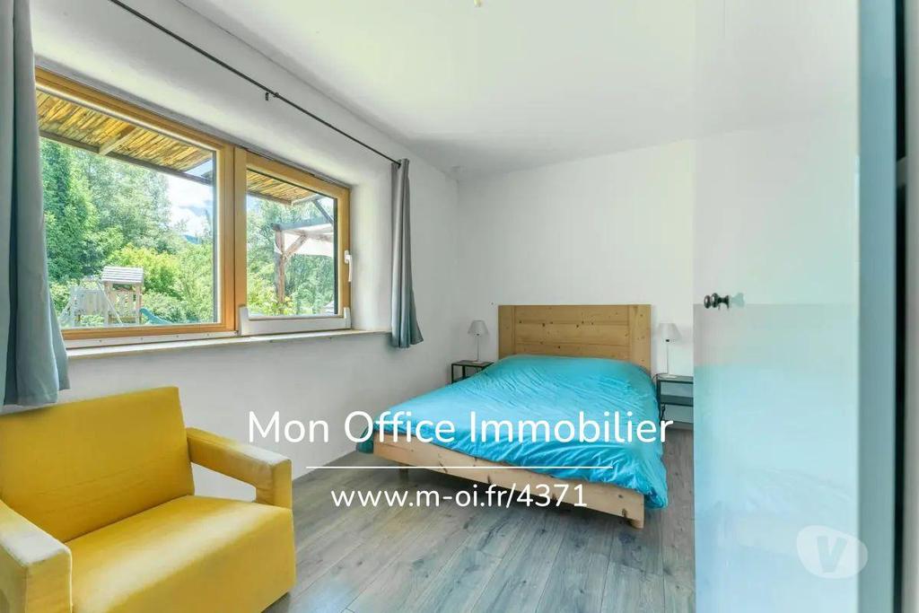 Vente Maison Hautes-Alpes St Andre d'Embrun - 05200 - Photos Vivastreet (4371-BAU) Référence : 4371-BAU - Chalet T6 et Appartement...