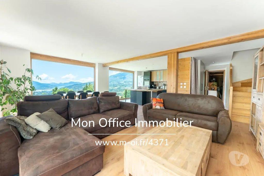 Vente Maison Hautes-Alpes St Andre d'Embrun - 05200 - Photos Vivastreet (4371-BAU) Référence : 4371-BAU - Chalet T6 et Appartement...