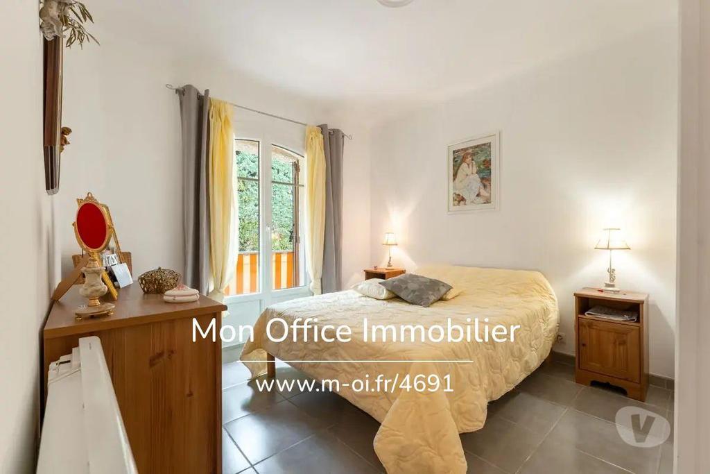 Appartements à vendre Var St Cyr sur Mer - 83270 - Photos Vivastreet (4691-VCA) Référence : 4691-VCA - Appartement à 3 minutes à...
