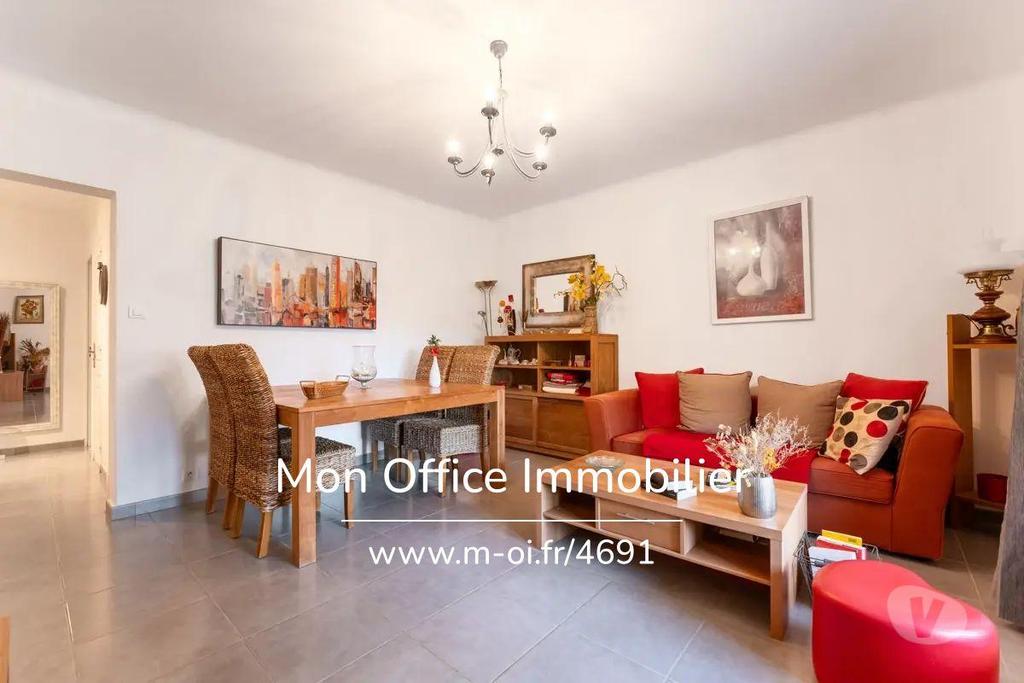 Appartements à vendre Var St Cyr sur Mer - 83270 - Photos Vivastreet (4691-VCA) Référence : 4691-VCA - Appartement à 3 minutes à...