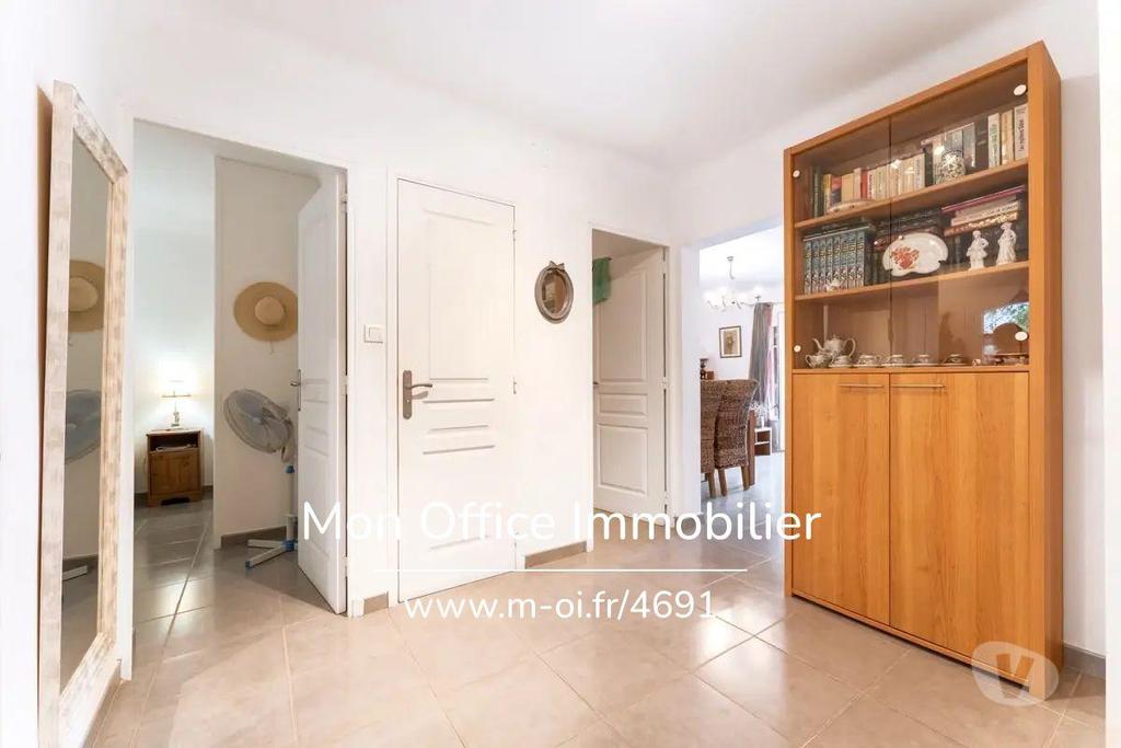 Appartements à vendre Var St Cyr sur Mer - 83270 - Photos Vivastreet (4691-VCA) Référence : 4691-VCA - Appartement à 3 minutes à...