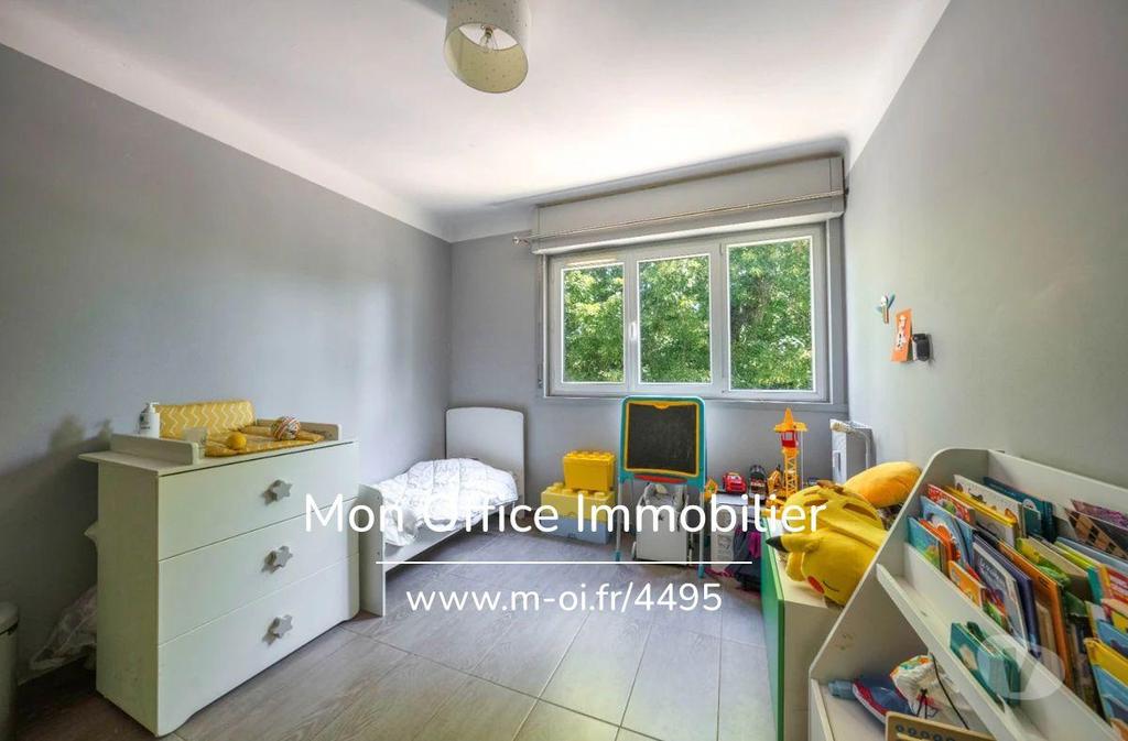 Appartements à vendre Bouches-du-Rhône Aix en Provence - Photos Vivastreet (4495-NFI.) Référence : 4495-NFI. - Appartement T5 + balcon +...