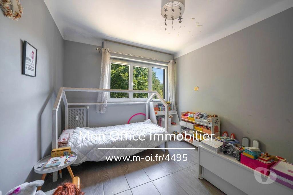 Appartements à vendre Bouches-du-Rhône Aix en Provence - Photos Vivastreet (4495-NFI.) Référence : 4495-NFI. - Appartement T5 + balcon +...