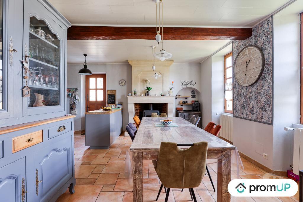 Vente Maison Charente-Maritime Massac - 17490 - Photos Vivastreet (V6914) Maison individuelle de 232 m2 à MASSAC