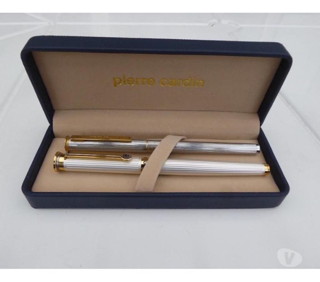 Collection Essonne Bievres - 91570 - Photos Vivastreet Stylo plume Pierre Cardin homme et femme