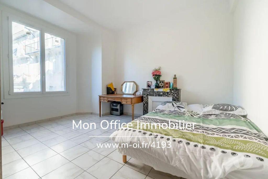 Appartements à vendre Bouches-du-Rhône Marseille - Photos Vivastreet (4193-CLA) Référence : 4193-CLA - Appartement 4 pièces à deux...