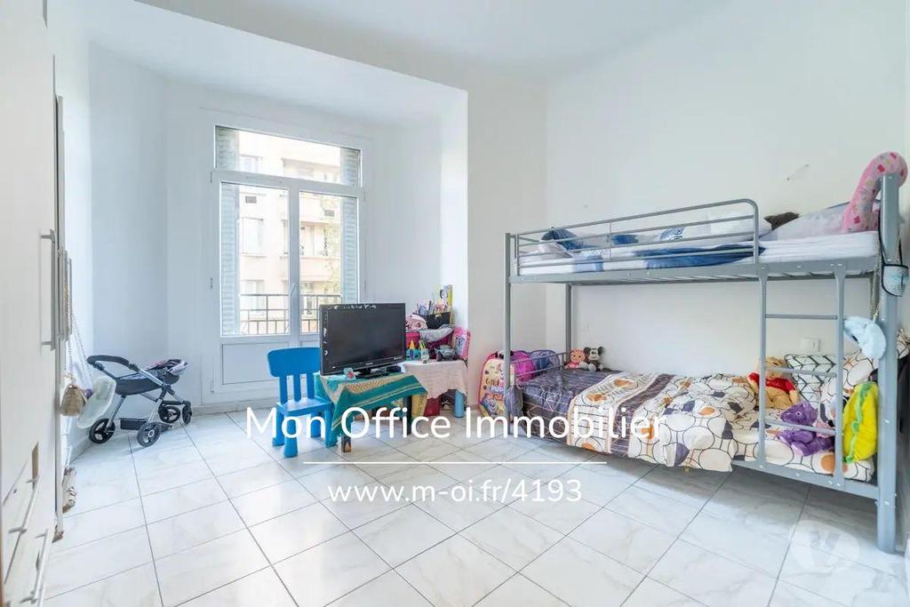 Appartements à vendre Bouches-du-Rhône Marseille - Photos Vivastreet (4193-CLA) Référence : 4193-CLA - Appartement 4 pièces à deux...