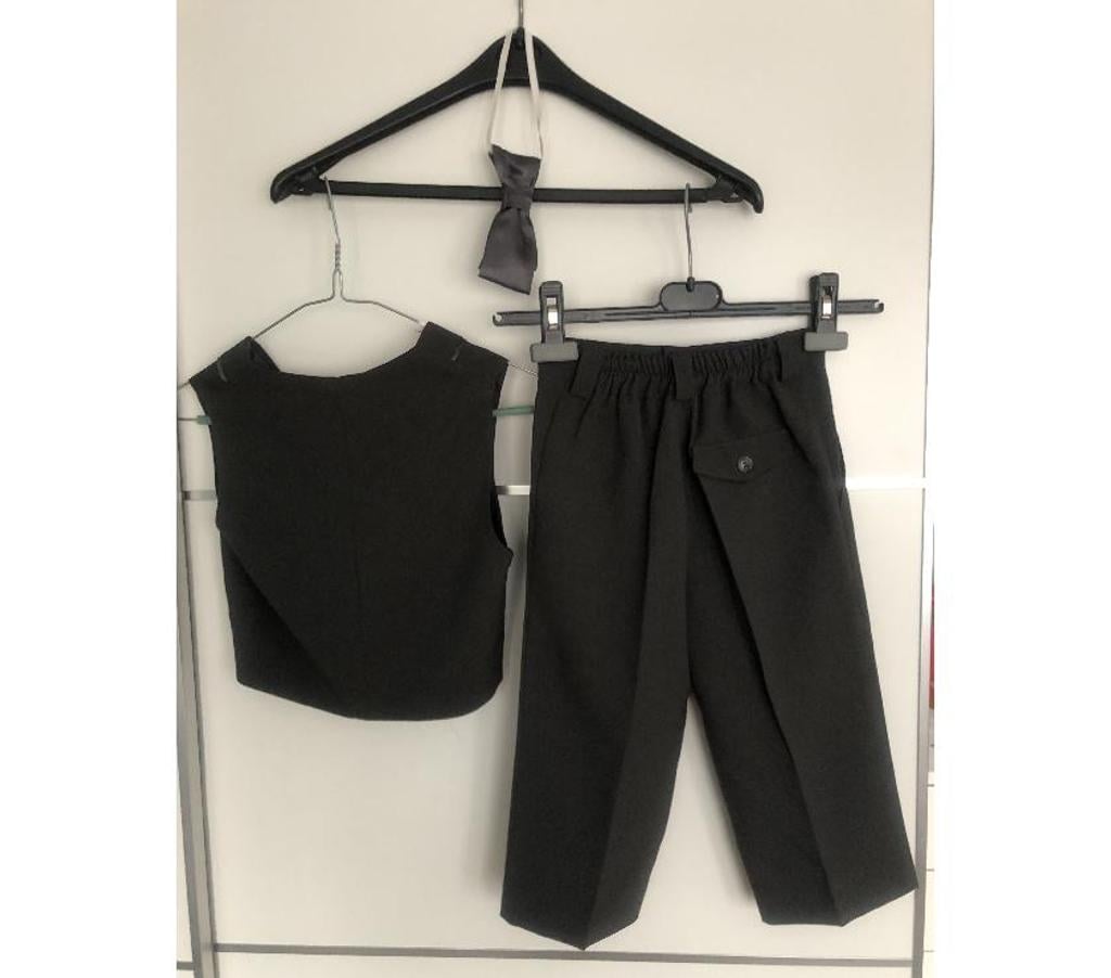 Vêtements bébés Nord Wasquehal - 59290 - Photos Vivastreet Pantalon + gilet + cravate garçon (taille 2 ans)
