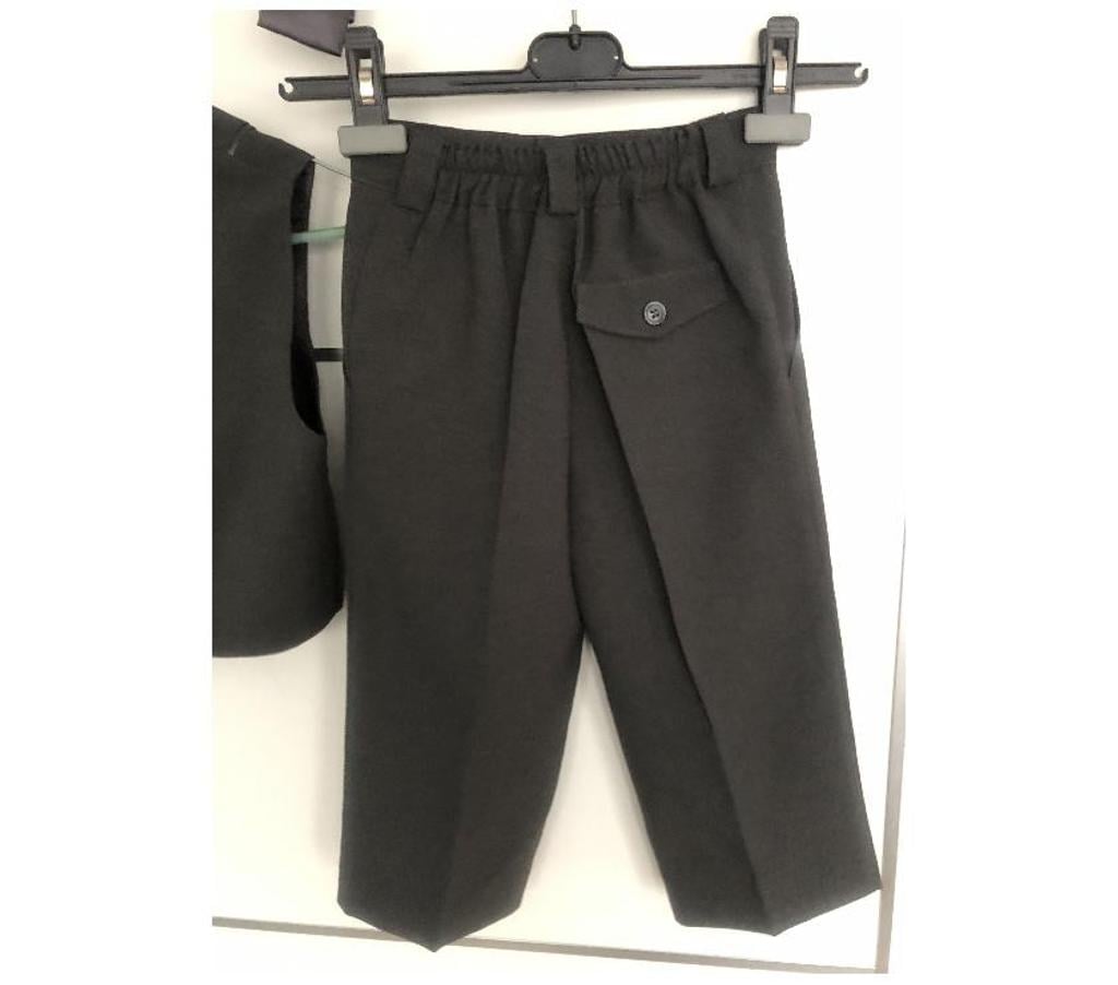 Vêtements bébés Nord Wasquehal - 59290 - Photos Vivastreet Pantalon + gilet + cravate garçon (taille 2 ans)