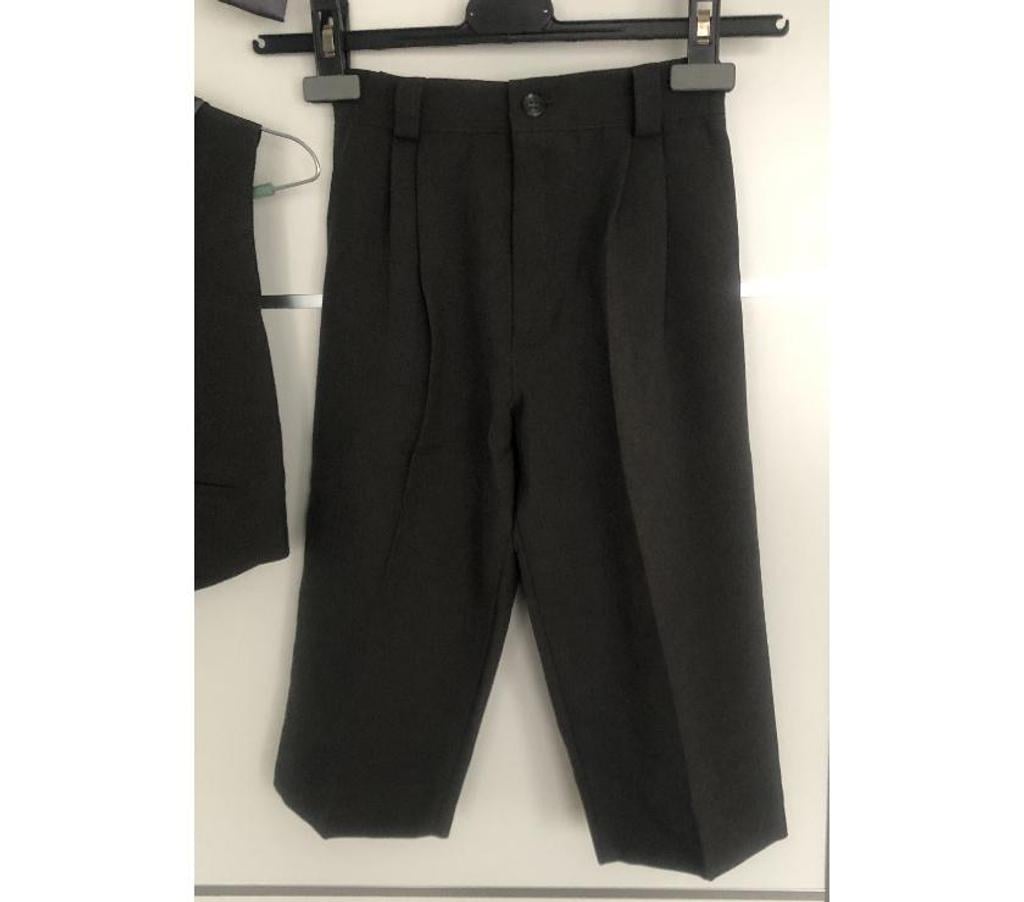 Vêtements bébés Nord Wasquehal - 59290 - Photos Vivastreet Pantalon + gilet + cravate garçon (taille 2 ans)
