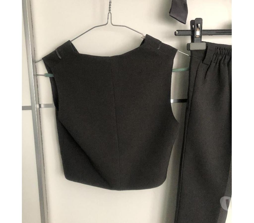 Vêtements bébés Nord Wasquehal - 59290 - Photos Vivastreet Pantalon + gilet + cravate garçon (taille 2 ans)