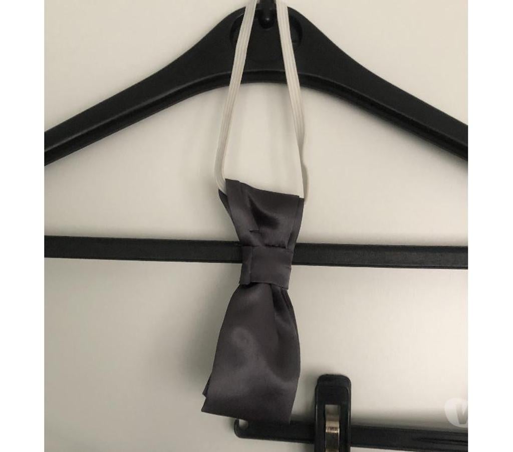 Vêtements bébés Nord Wasquehal - 59290 - Photos Vivastreet Pantalon + gilet + cravate garçon (taille 2 ans)