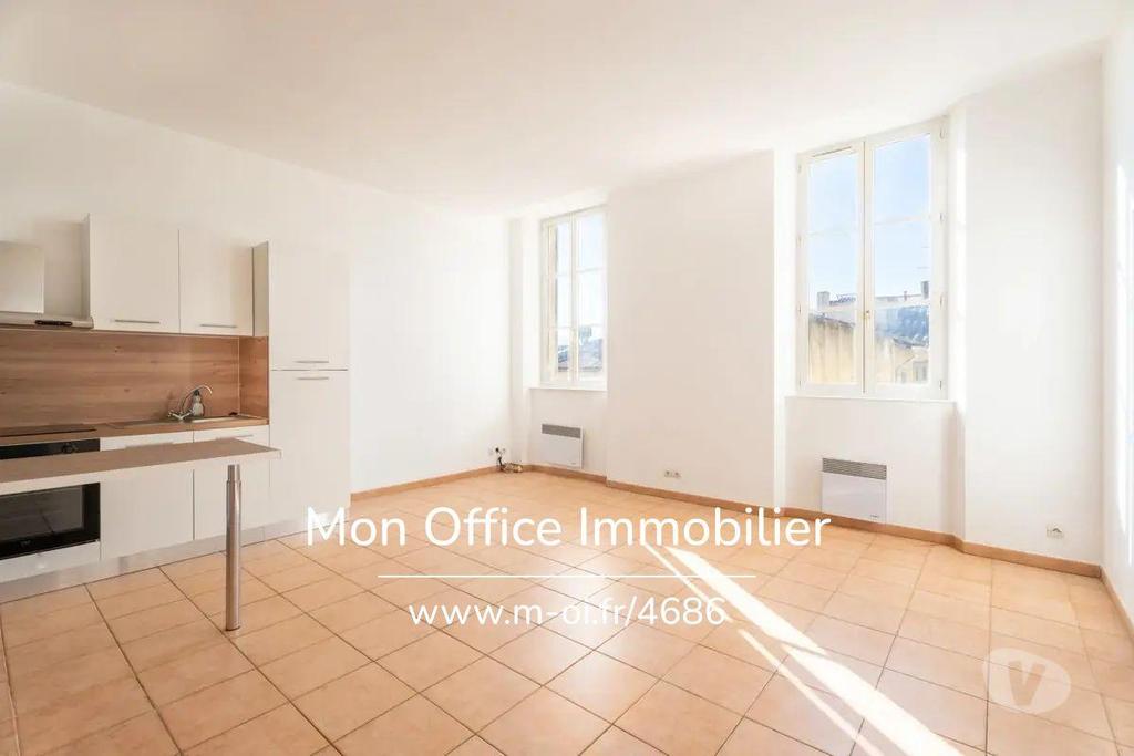 Appartements à vendre Bouches-du-Rhône Marseille - Photos Vivastreet (4686-CLA) Référence : 4686-CLA - Appartement T3 rénové à...