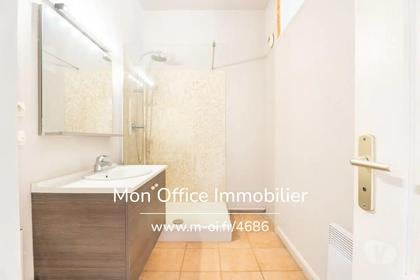 Appartements à vendre Marseille Marseille - Photos Vivastreet (4686-CLA) Référence : 4686-CLA - Appartement T3 rénové à...