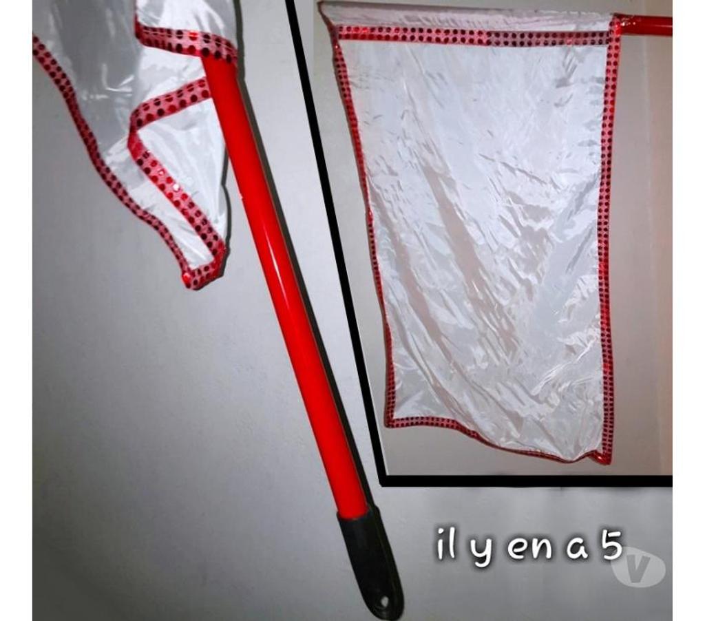Accessoires - Bagagerie Gard Nimes - Photos Vivastreet 5 drapeaux blancs, accessoire de scène