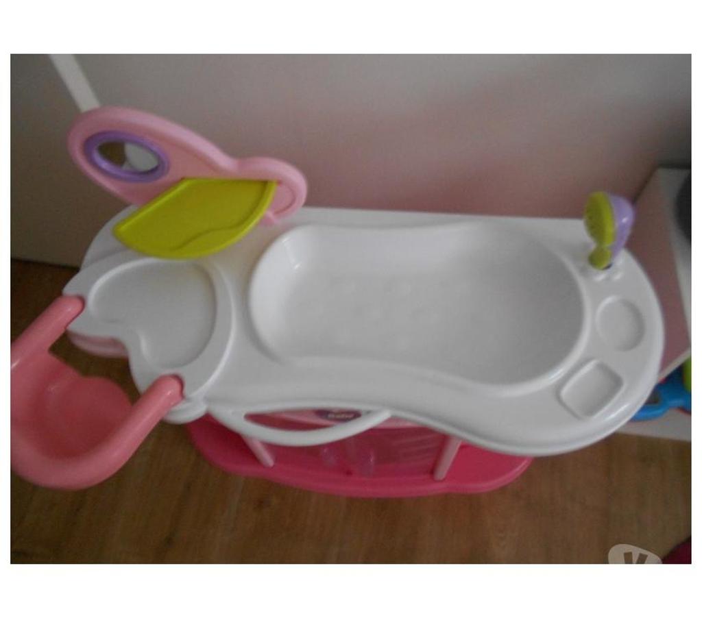 Jeux - Jouets Marne Courcy - 51220 - Photos Vivastreet baignoire poupée + siège et armoire bon état