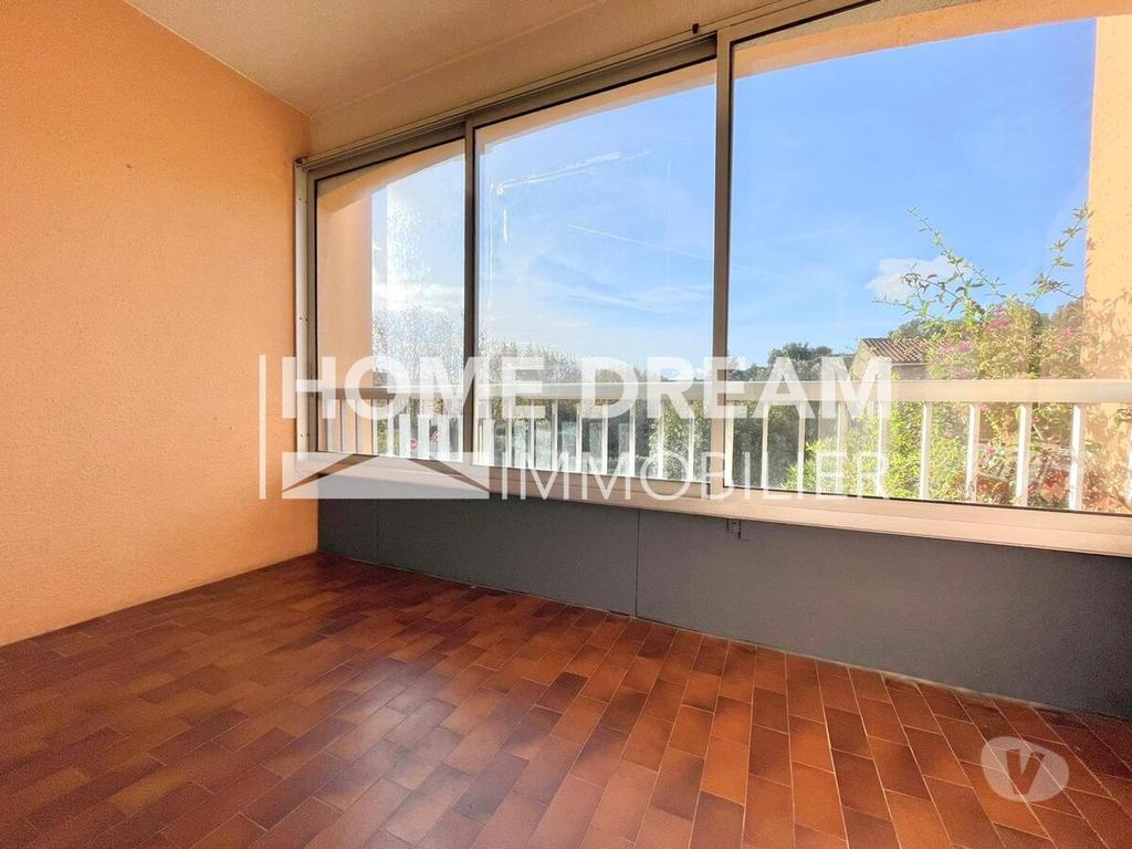 Appartements à vendre Var St Mandrier sur Mer - 83430 - Photos Vivastreet T1 à deux pas des plages - SAINT-MANDRIER Pin...