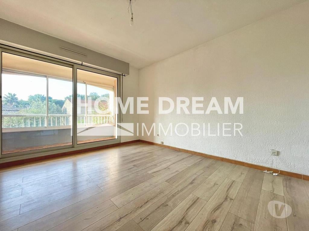 Appartements à vendre Var St Mandrier sur Mer - 83430 - Photos Vivastreet T1 à deux pas des plages - SAINT-MANDRIER Pin...
