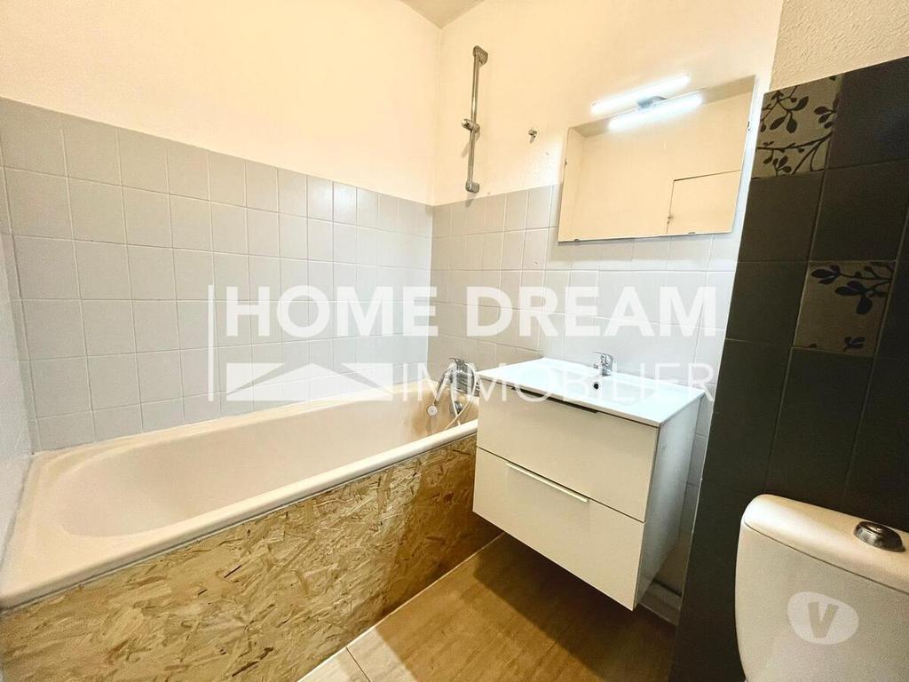 Appartements à vendre Var St Mandrier sur Mer - 83430 - Photos Vivastreet T1 à deux pas des plages - SAINT-MANDRIER Pin...