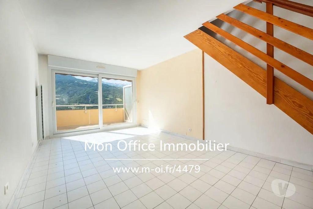 Appartements à vendre Hautes-Alpes Embrun - 05200 - Photos Vivastreet (4526-MTE) Référence : 4526-MTE - Duplex centre ville- bord...