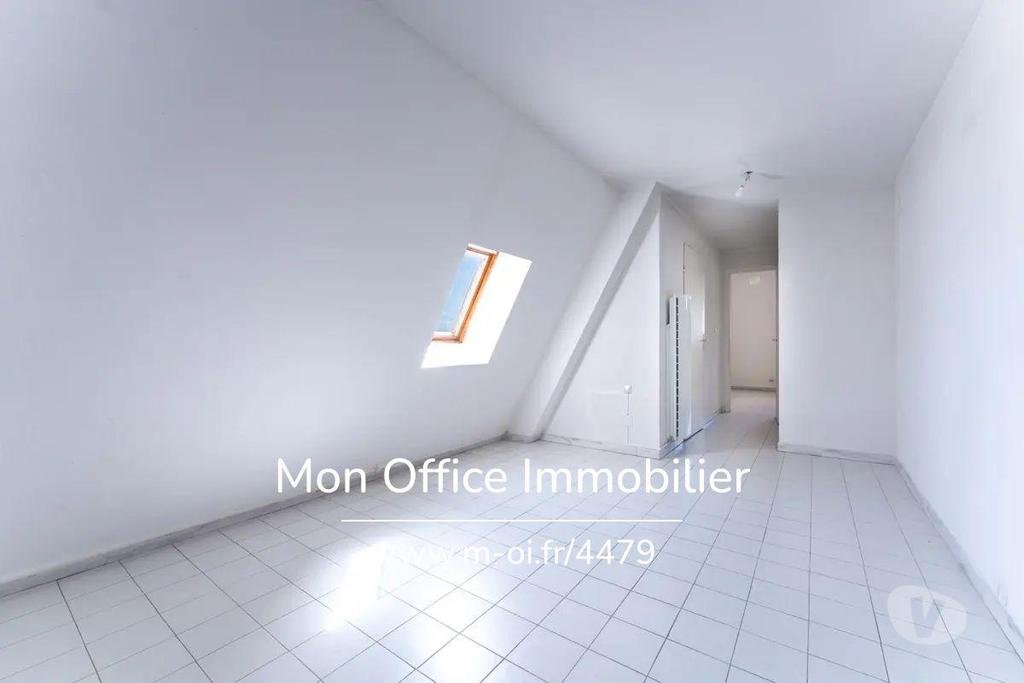 Appartements à vendre Hautes-Alpes Embrun - 05200 - Photos Vivastreet (4526-MTE) Référence : 4526-MTE - Duplex centre ville- bord...