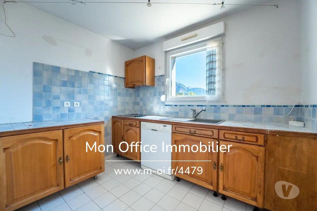 Appartements à vendre Hautes-Alpes Embrun - 05200 - Photos Vivastreet (4526-MTE) Référence : 4526-MTE - Duplex centre ville- bord...